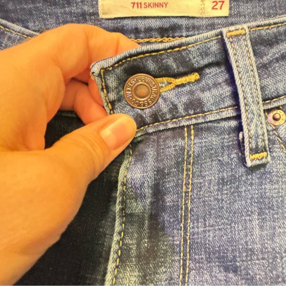 Levi’s 711 Skinny Distressed Jeans | Women’s Size 27 - Picture 8 of 13